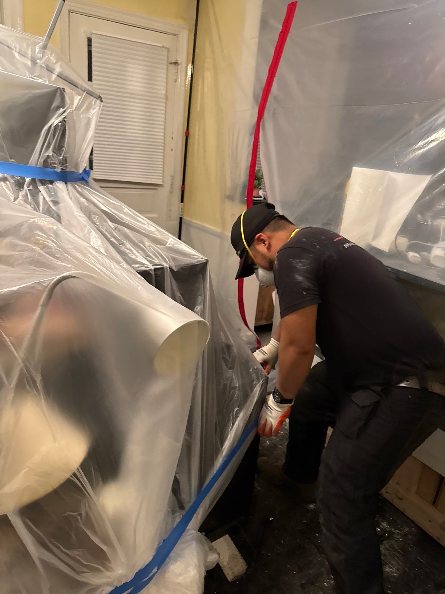 Continued structural drying with monitoring equipment in place within containment during Arlington water damage mitigation.