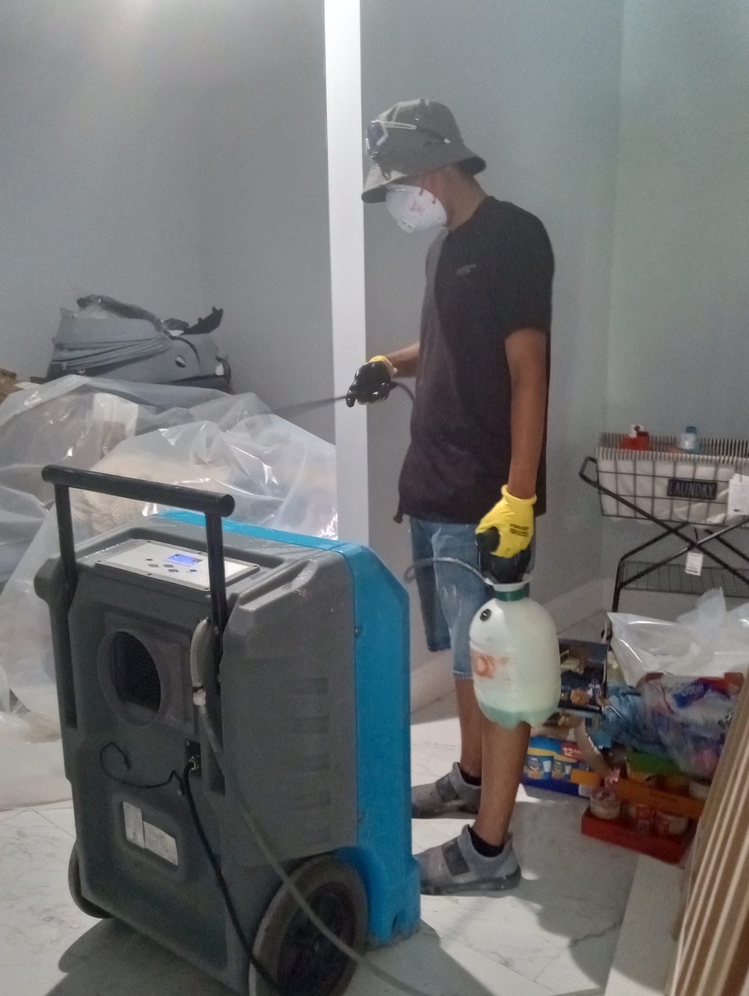 Continuing moisture extraction from flooring materials during mid-stage drying phase.