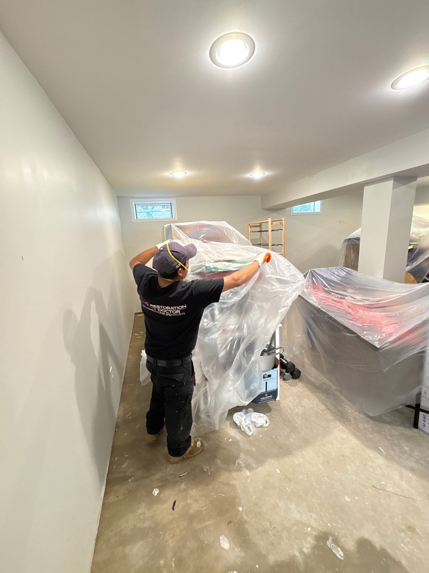 Structural surfaces monitored and dried using targeted equipment placement and air circulation.