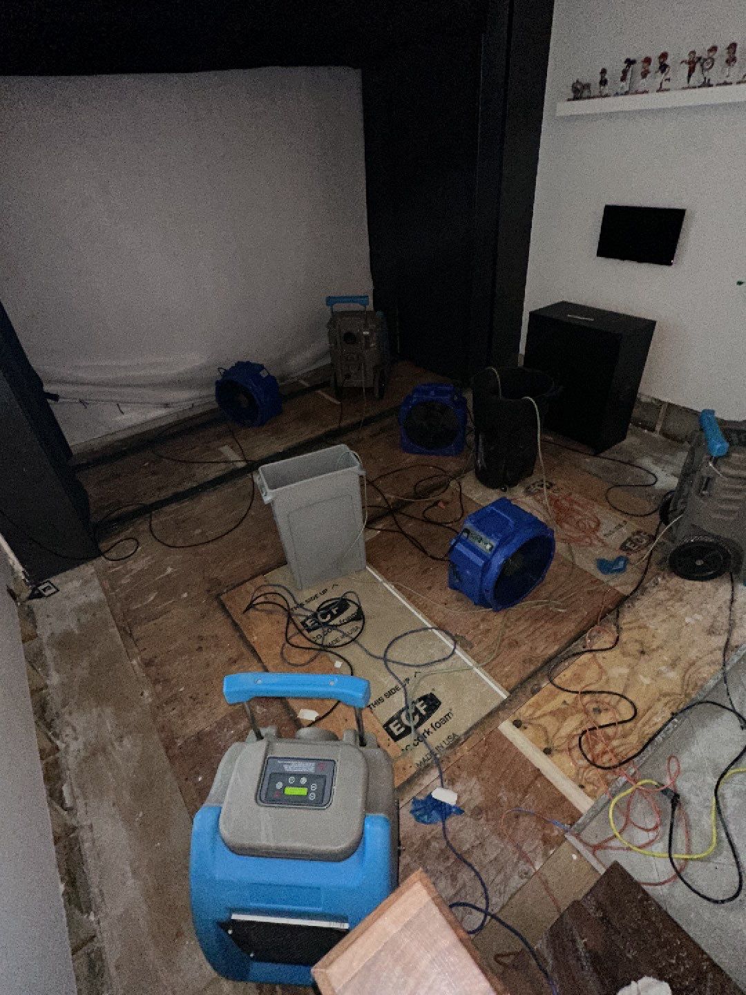 Continued drying operation with dehumidification equipment running in damaged space.