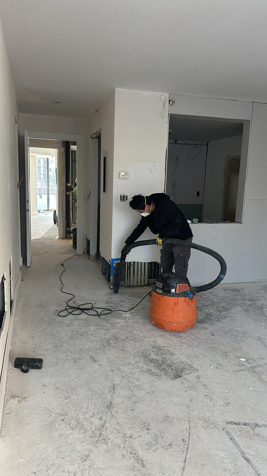 Carpet extraction and removal as part of Arlington mold remediation.