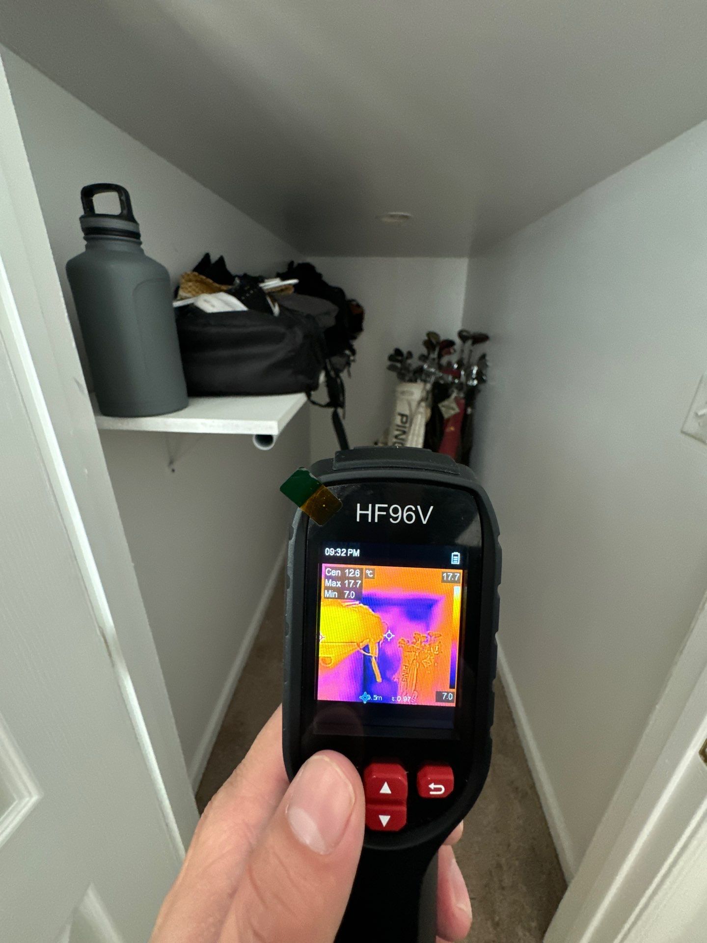 Thermal imaging camera documenting moisture distribution in Vienna water damage restoration.