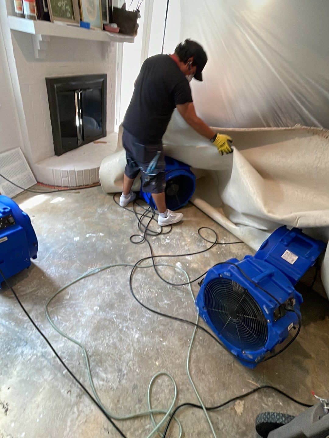 Continued dehumidification and air circulation during mid-stage drying cycle.