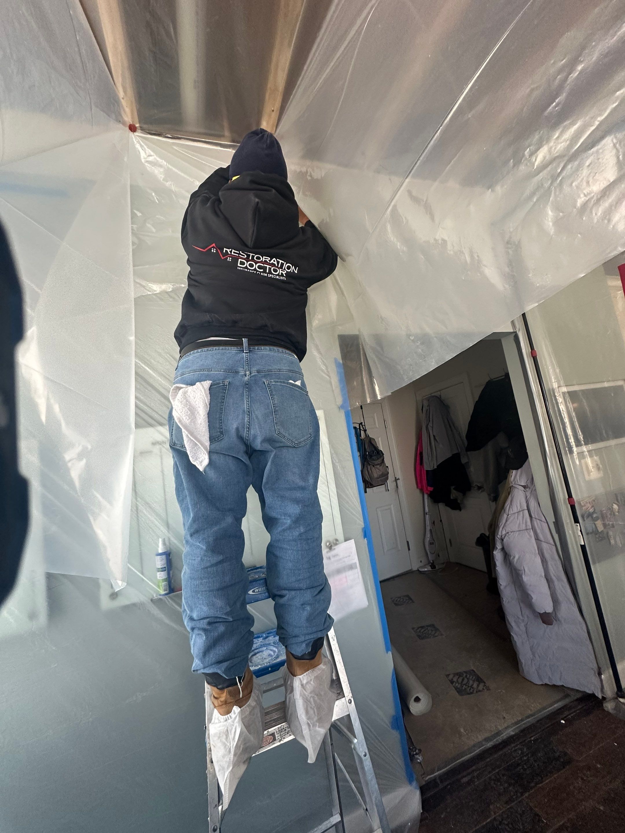 Flooring assessment and preparation for remediation in Leesburg moisture damage response.