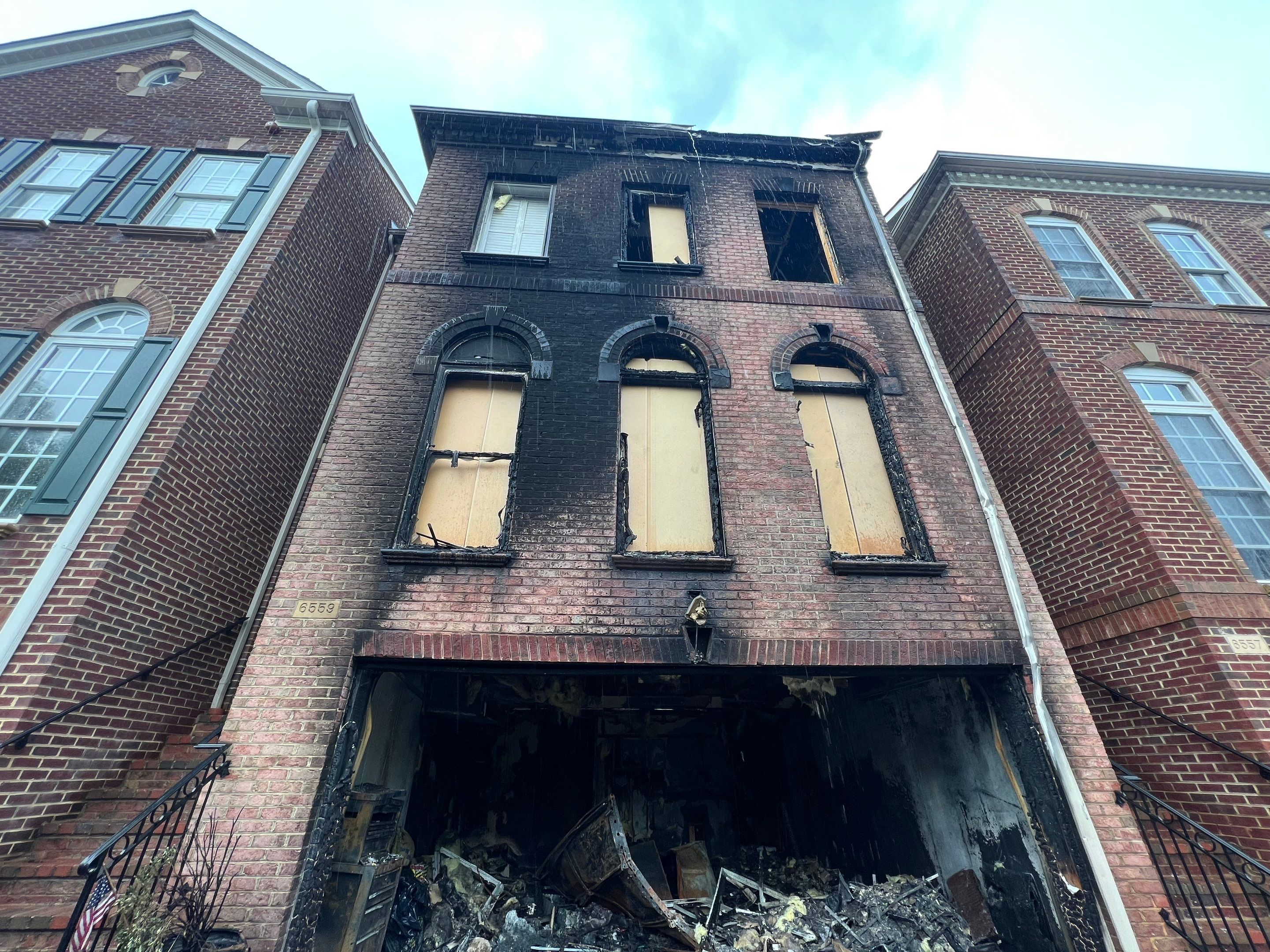 Continued fire damage restoration work in Arlington, further soot and smoke residue removal.