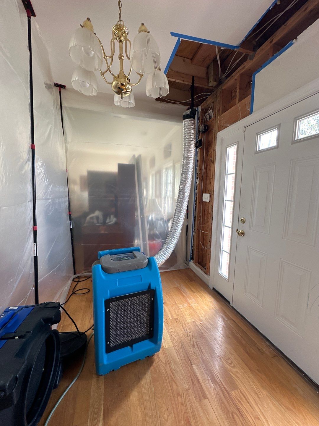 Final-stage drying verification showing completion of water extraction and dehumidification restoration.