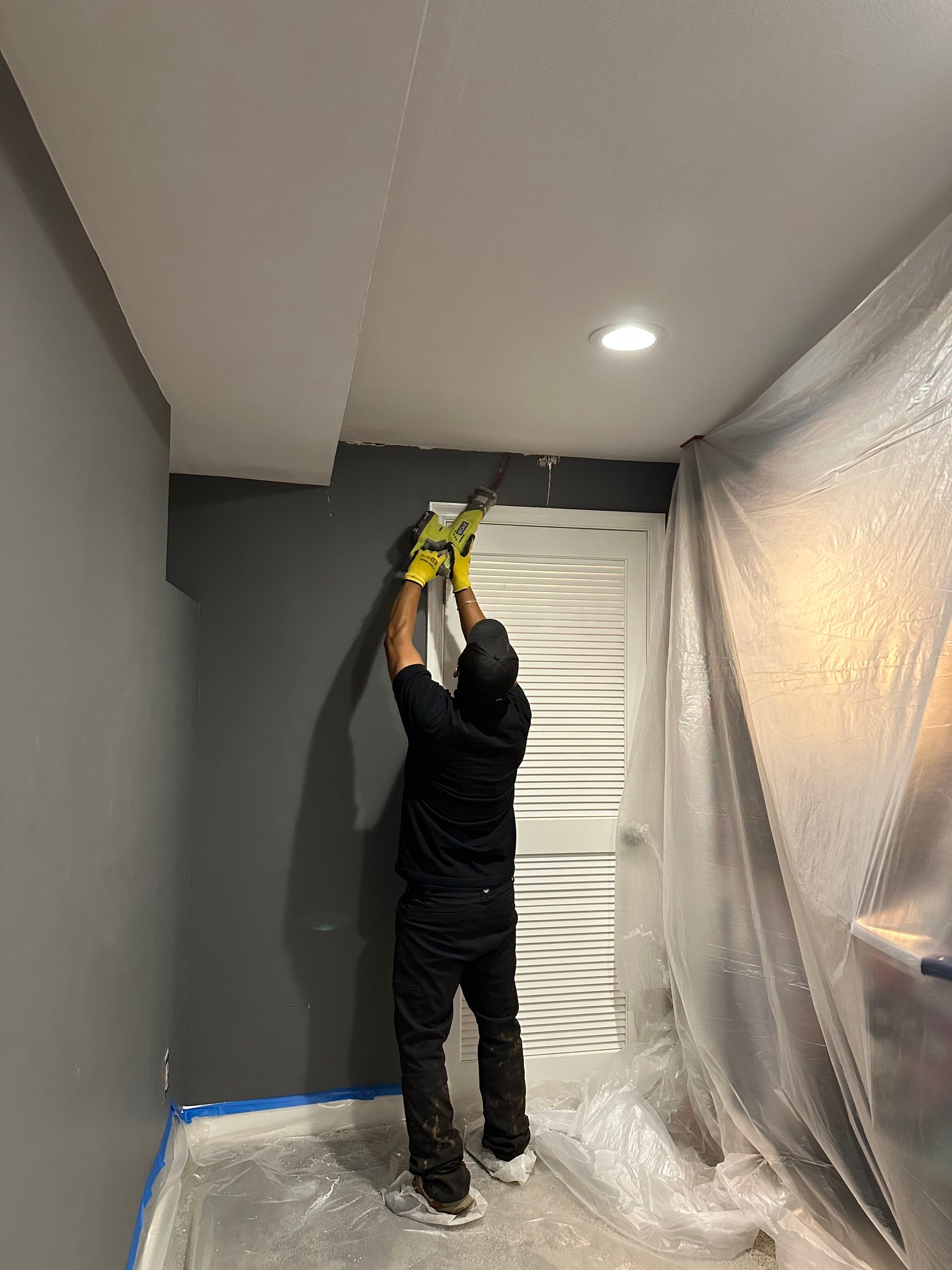 Final drying phase of water damage restoration in Washington, with equipment monitoring moisture levels before completion.